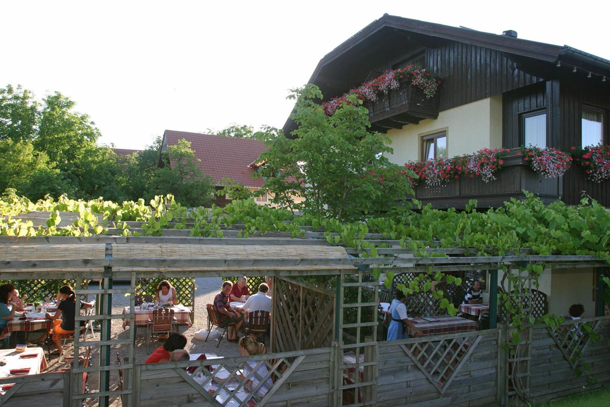 Gasthof Neuwirt ออยเกนดอร์ฟ ภายนอก รูปภาพ