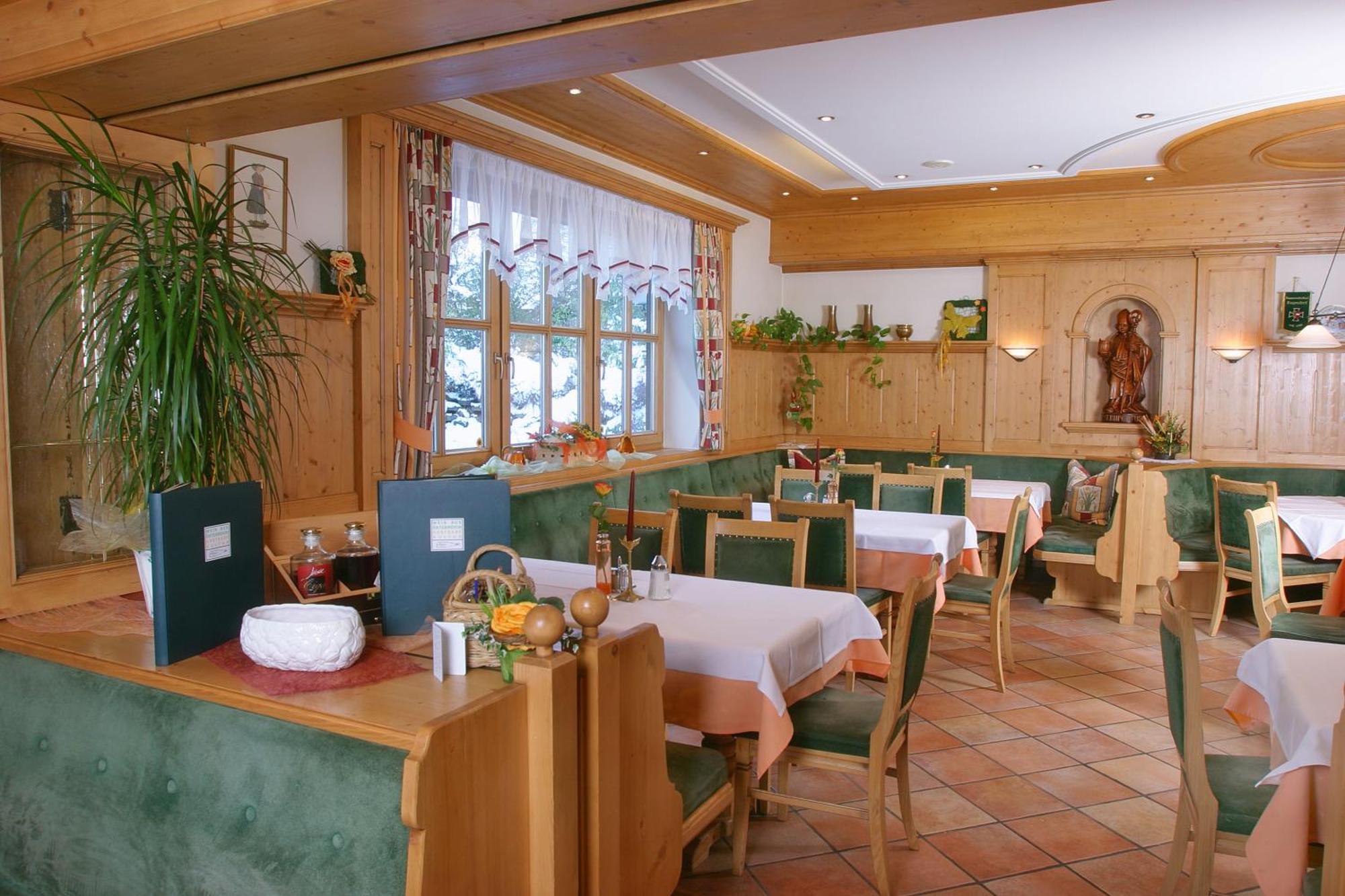 Gasthof Neuwirt ออยเกนดอร์ฟ ภายนอก รูปภาพ