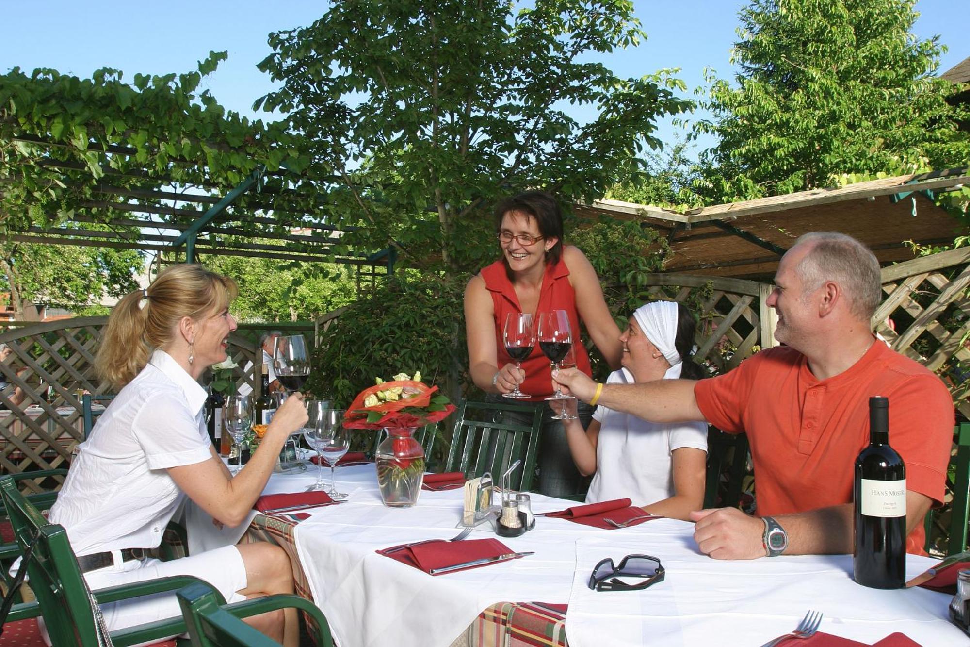 Gasthof Neuwirt ออยเกนดอร์ฟ ภายนอก รูปภาพ