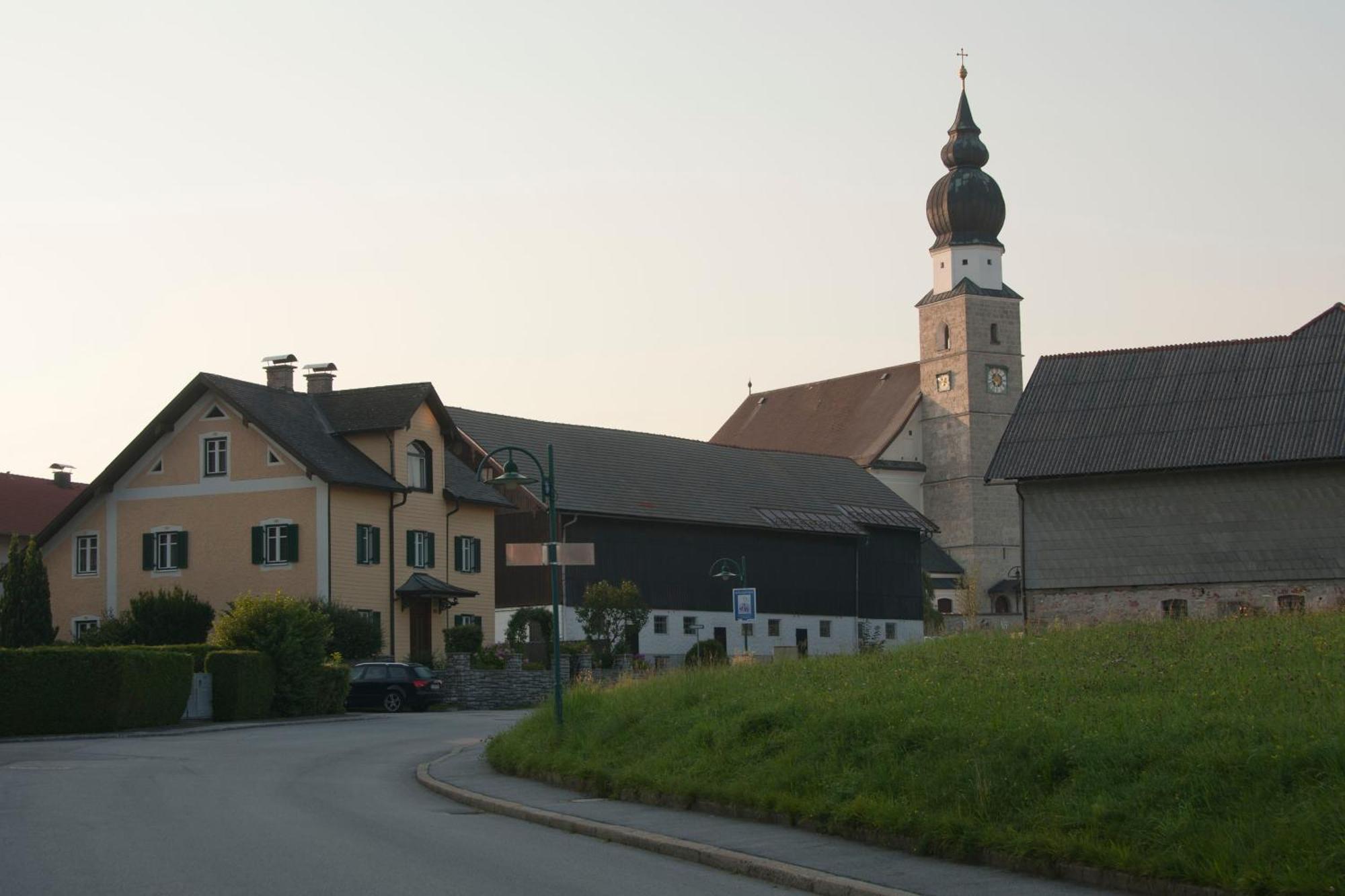 Gasthof Neuwirt ออยเกนดอร์ฟ ภายนอก รูปภาพ